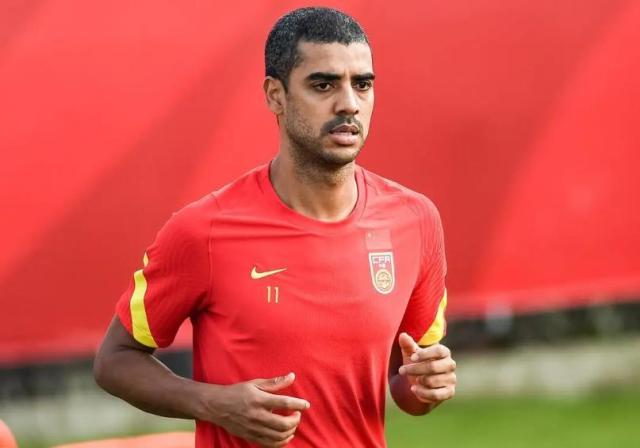 mk体育Amk-联赛20场11球难入伊万法眼 阿兰18强赛沦为鸡肋？