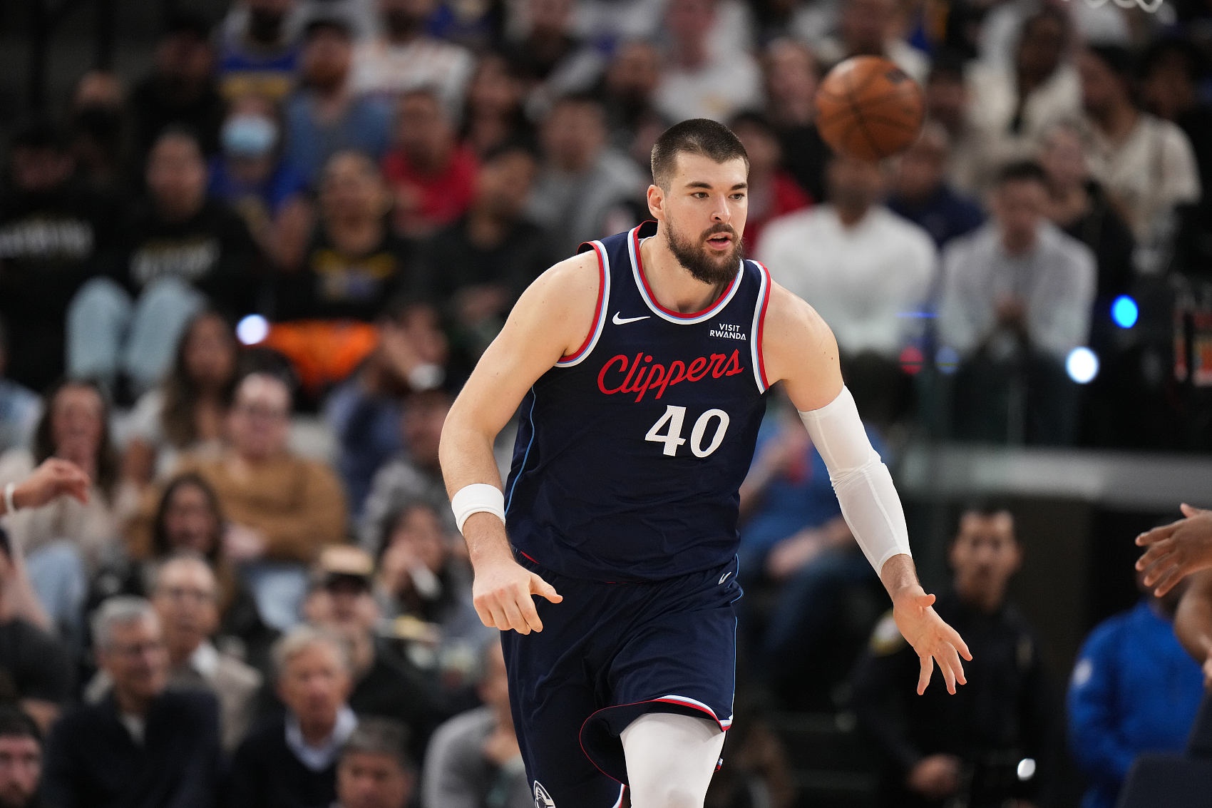 祖巴茨：我非常享受和哈登打球 只要我跑位正确他一定能找到我