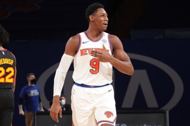 1615260085828022328.jpg RJ-Barrett-Knicks-fans.jpg